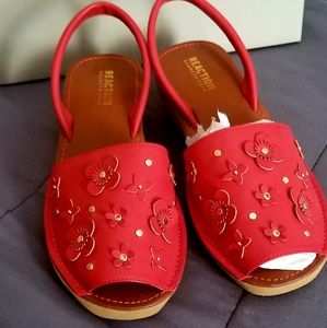 Kenneth Cole slips on